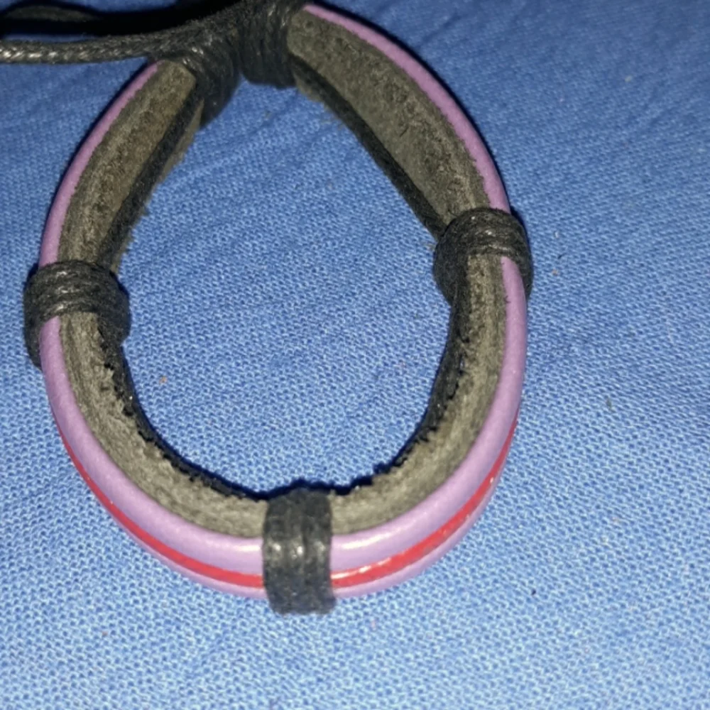 Bracelets - Picture 1 of 2